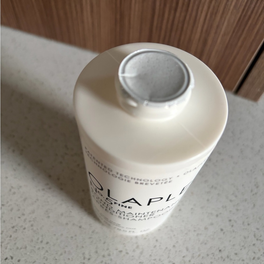 OLAPLEX No.5 Fine Bond Maintenance Conditioner - White & Black - Picture 2 of 3